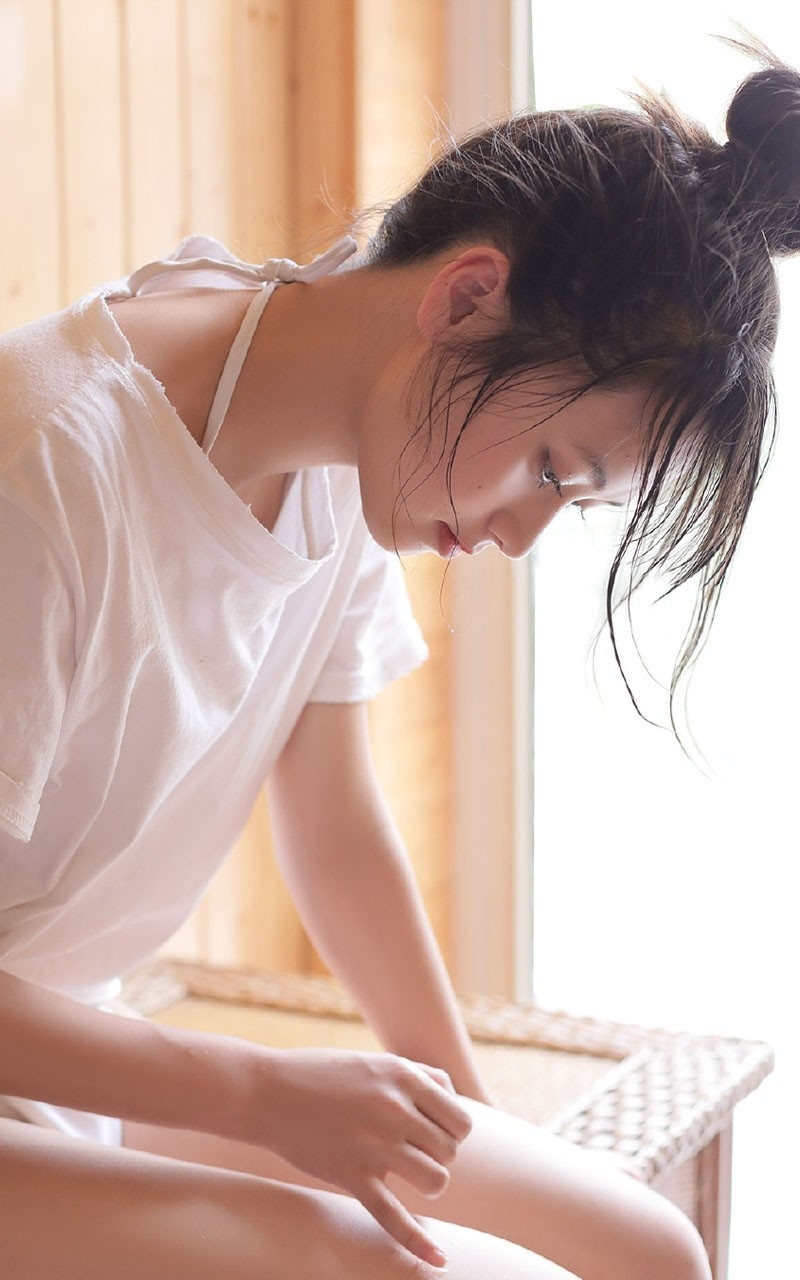 半熟少女吊带内衣美腿翘臀性感迷人浴室 半熟少女吊带内衣美腿翘臀性感迷人浴室
