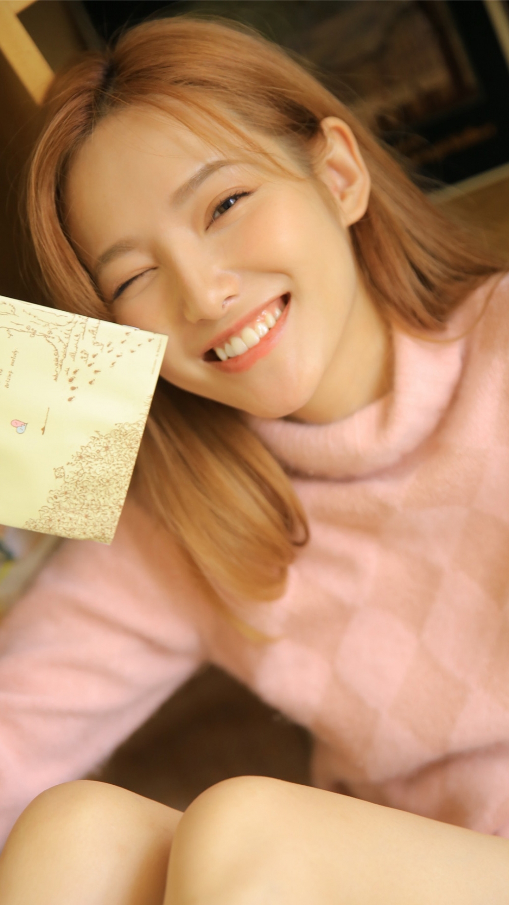 高挑靓丽金发少女超短裤大长腿 高挑靓丽金发少女超短裤大长腿