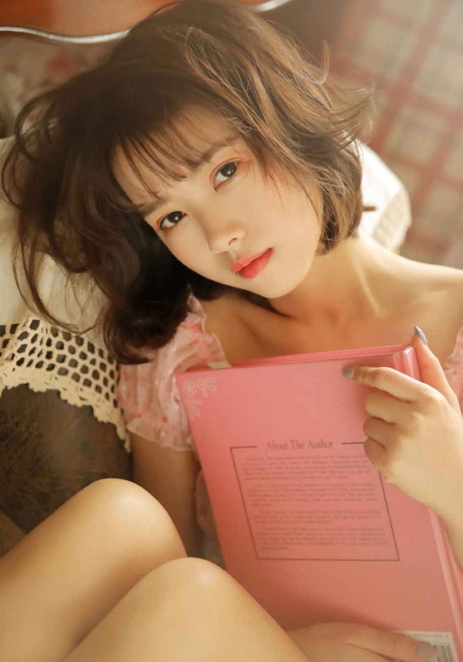 短发美女大眼睛小嘴巴甜美迷人 短发美女大眼睛小嘴巴甜美迷人