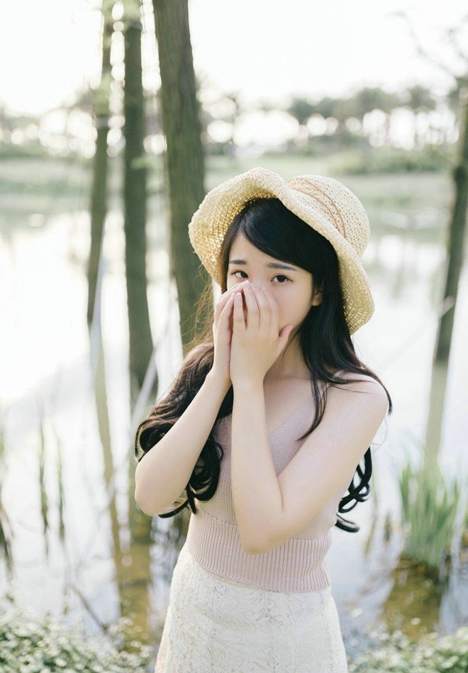 森系美女长发披肩吊带香肩清纯可人 森系美女长发披肩吊带香肩清纯可人