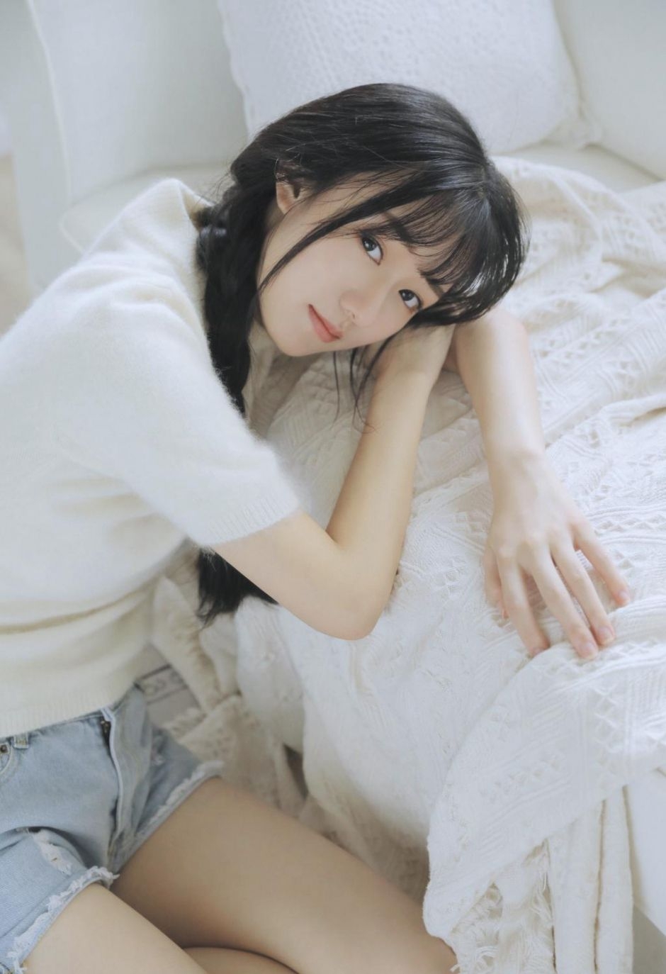 麻花辫美女小姐姐五官精致肤色白皙 麻花辫美女小姐姐五官精致肤色白皙