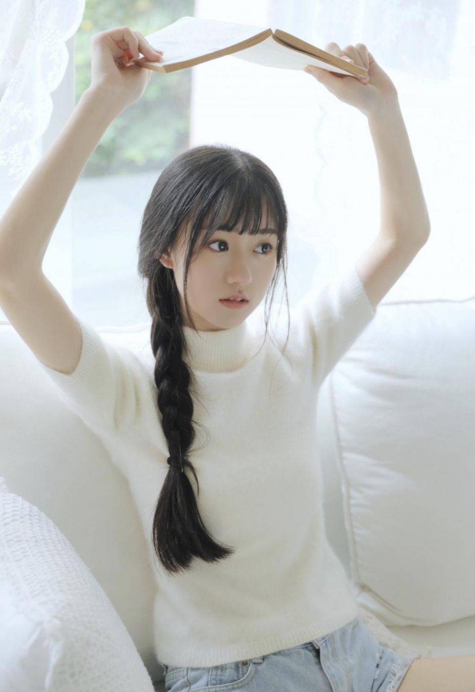 麻花辫美女小姐姐五官精致肤色白皙 麻花辫美女小姐姐五官精致肤色白皙
