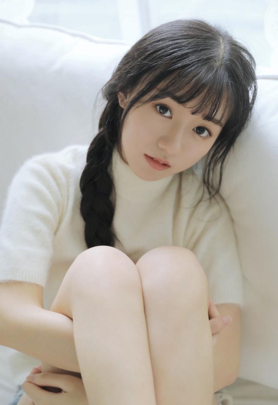 麻花辫美女小姐姐五官精致肤色白皙 麻花辫美女小姐姐五官精致肤色白皙