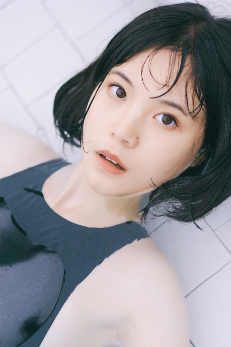 短发美眉连体泳衣湿身诱惑性感撩人 短发美眉连体泳衣湿身诱惑性感撩人