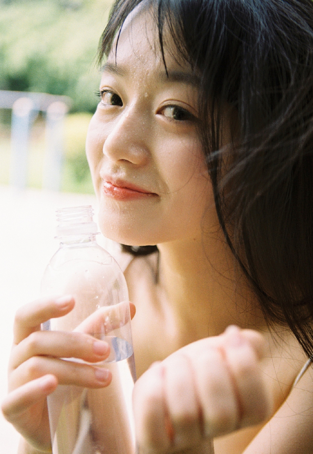 街拍美女吊带热裤香肩美腿美丽动人 街拍美女吊带热裤香肩美腿美丽动人