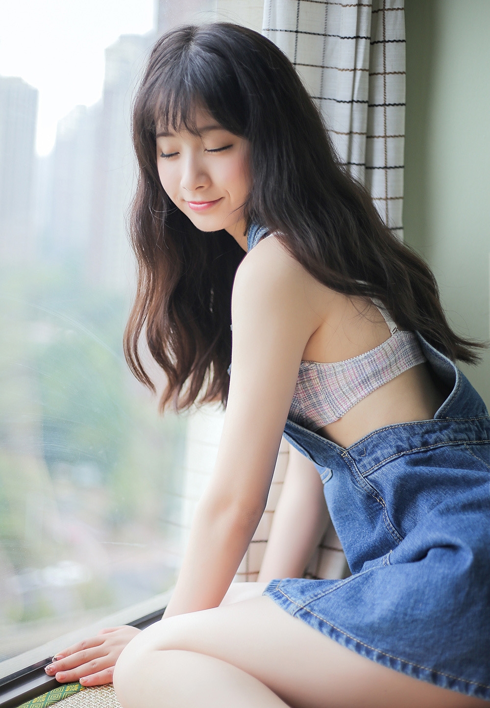 童颜萝莉吊带内衣白嫩酥胸性感迷人 童颜萝莉吊带内衣白嫩酥胸性感迷人