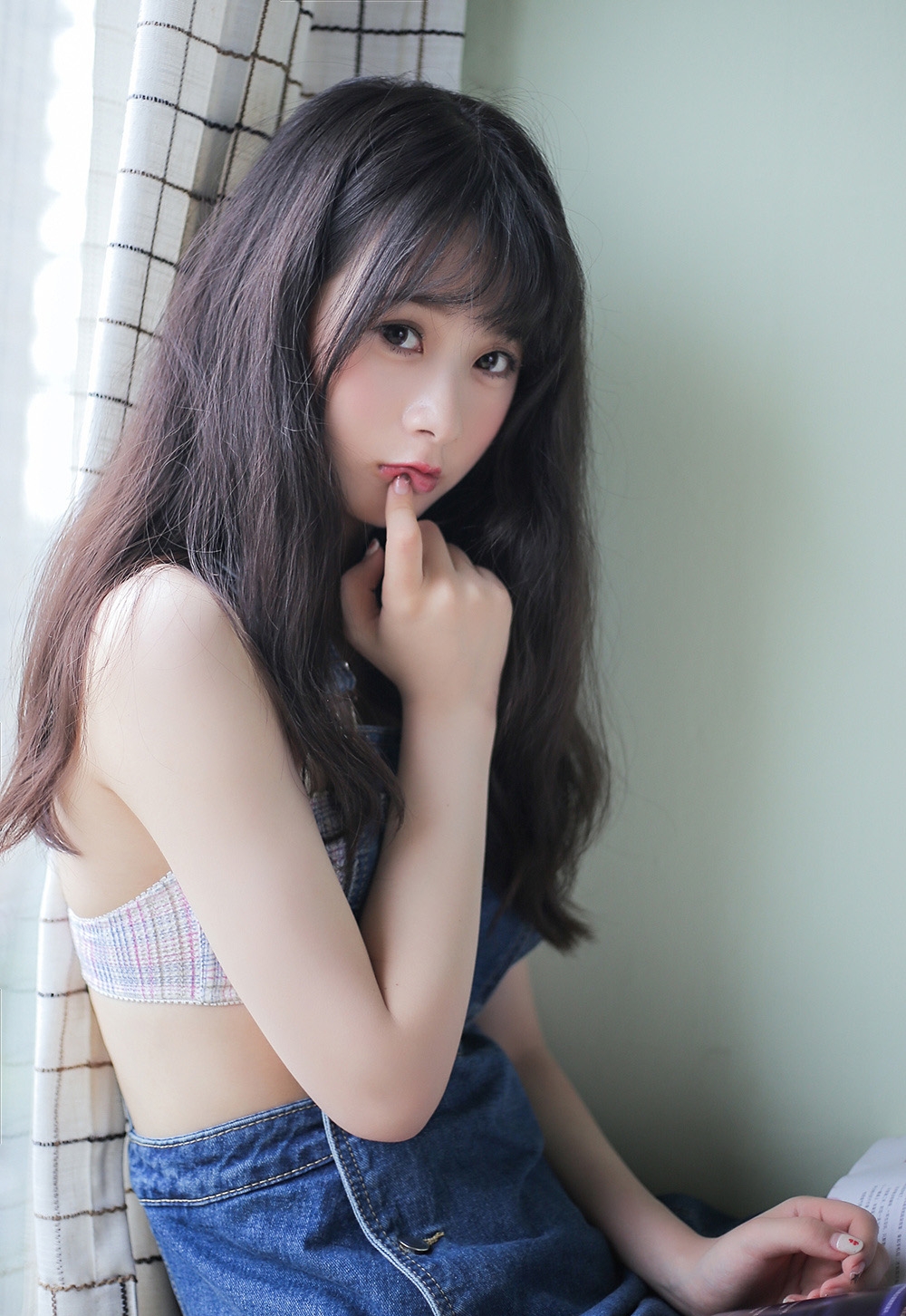 童颜萝莉吊带内衣白嫩酥胸性感迷人 童颜萝莉吊带内衣白嫩酥胸性感迷人