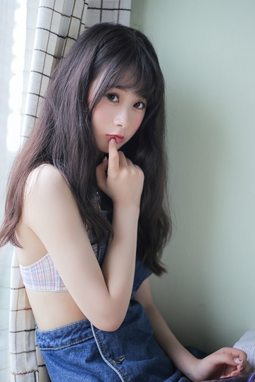 童颜萝莉吊带内衣白嫩酥胸性感迷人