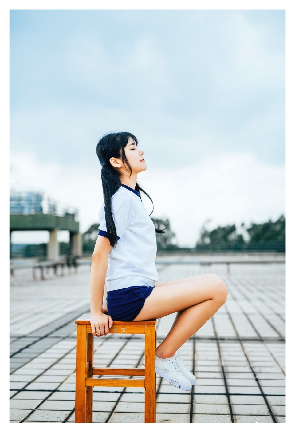 双马尾美女休闲体操服修长美腿 双马尾美女休闲体操服修长美腿