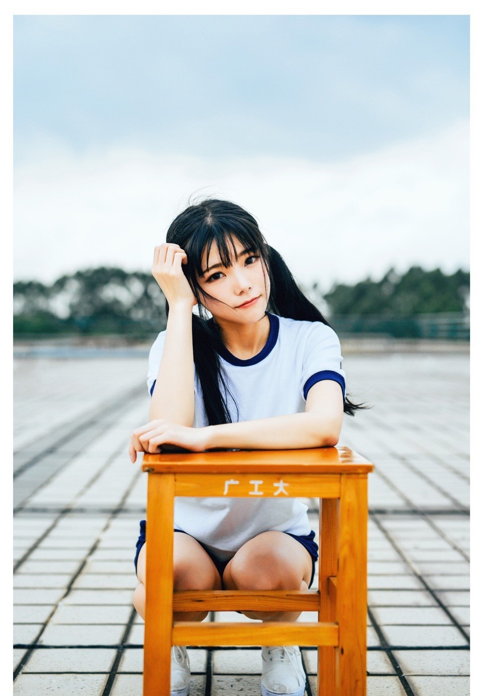 双马尾美女休闲体操服修长美腿 双马尾美女休闲体操服修长美腿