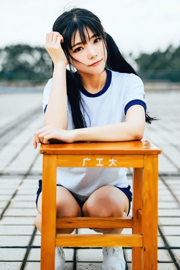 双马尾美女休闲体操服修长美腿