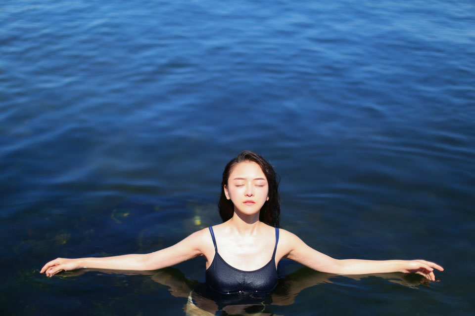前凸后翘泳衣美女美腿翘臀极品销魂 前凸后翘泳衣美女美腿翘臀极品销魂
