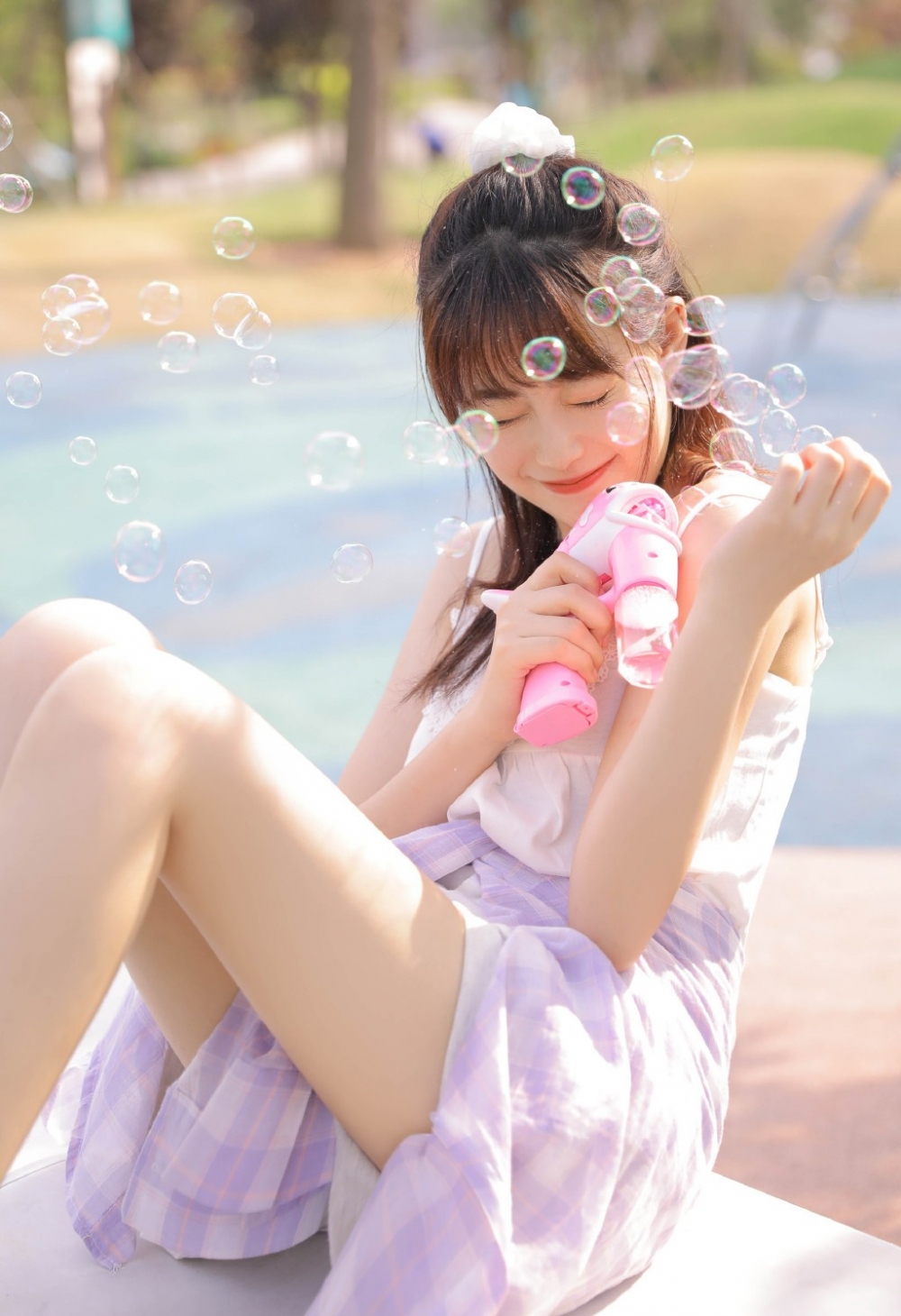 清纯美女吊带短裤香肩美腿甜美迷人 清纯美女吊带短裤香肩美腿甜美迷人