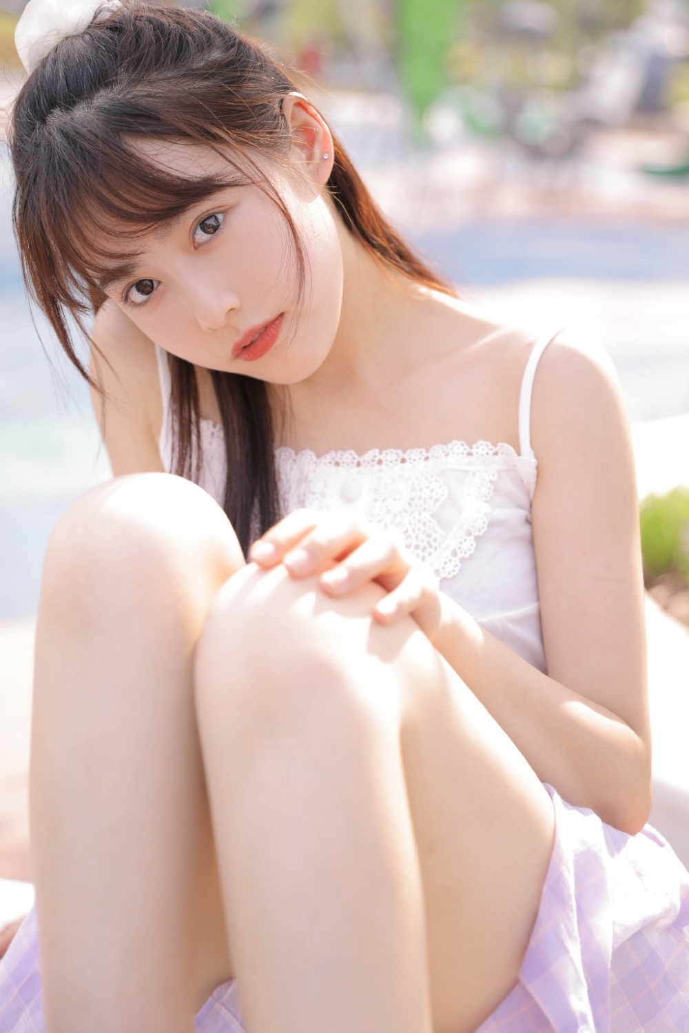 清纯美女吊带短裤香肩美腿甜美迷人 清纯美女吊带短裤香肩美腿甜美迷人