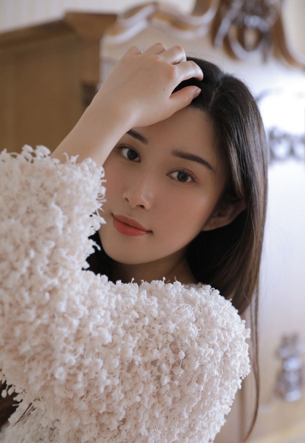 黑长直发美女御姐超短裤大长腿美丽动人 黑长直发美女御姐超短裤大长腿美丽动人