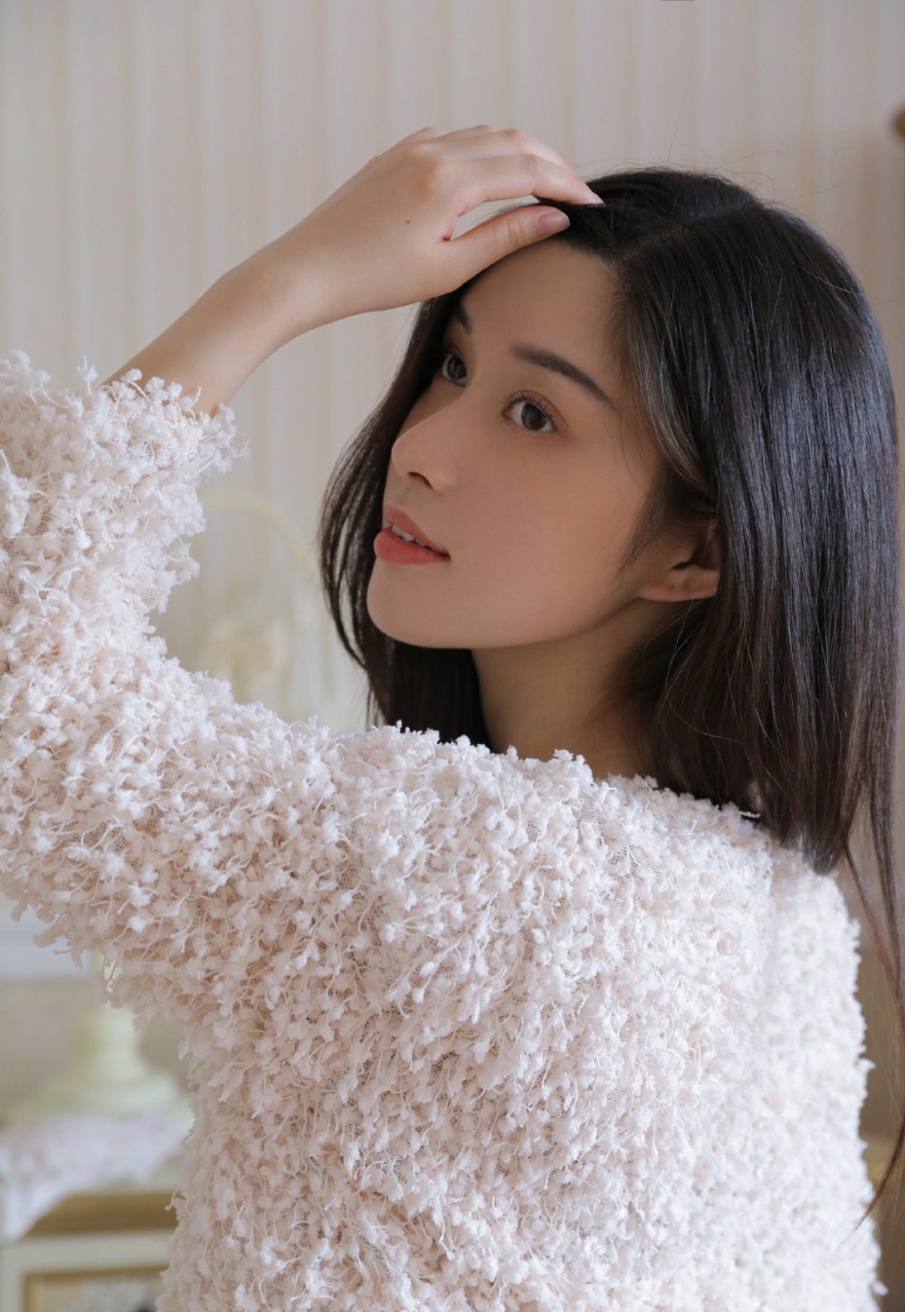 黑长直发美女御姐超短裤大长腿美丽动人 黑长直发美女御姐超短裤大长腿美丽动人