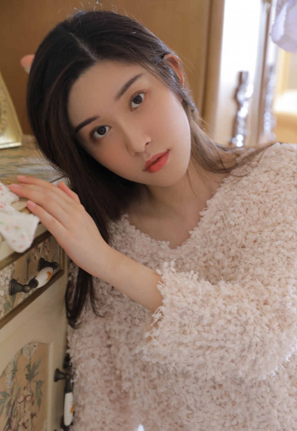 黑长直发美女御姐超短裤大长腿美丽动人 黑长直发美女御姐超短裤大长腿美丽动人