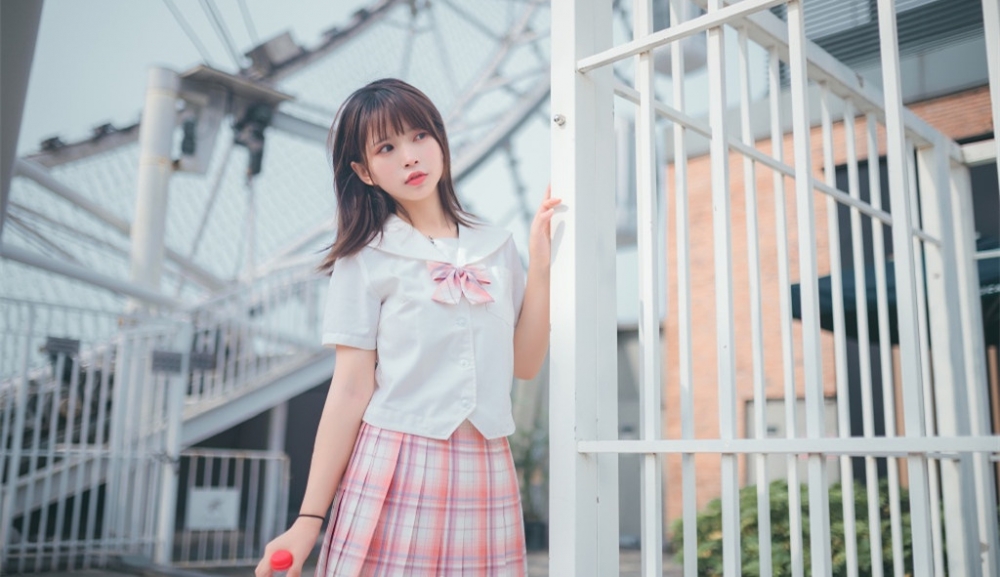 邻家女孩学生制服青春靓丽 邻家女孩学生制服青春靓丽