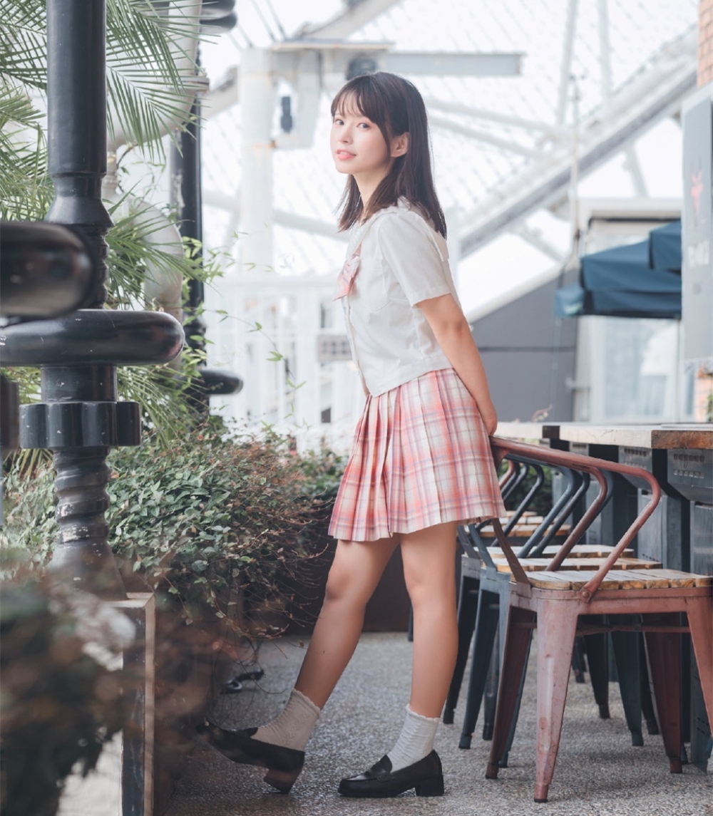 邻家女孩学生制服青春靓丽 邻家女孩学生制服青春靓丽
