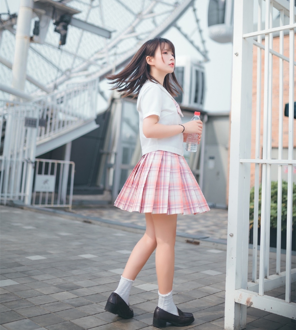 邻家女孩学生制服青春靓丽 邻家女孩学生制服青春靓丽