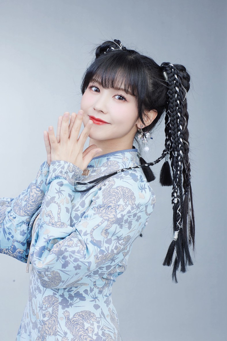 双马尾麻花辫可爱 双马尾麻花辫可爱