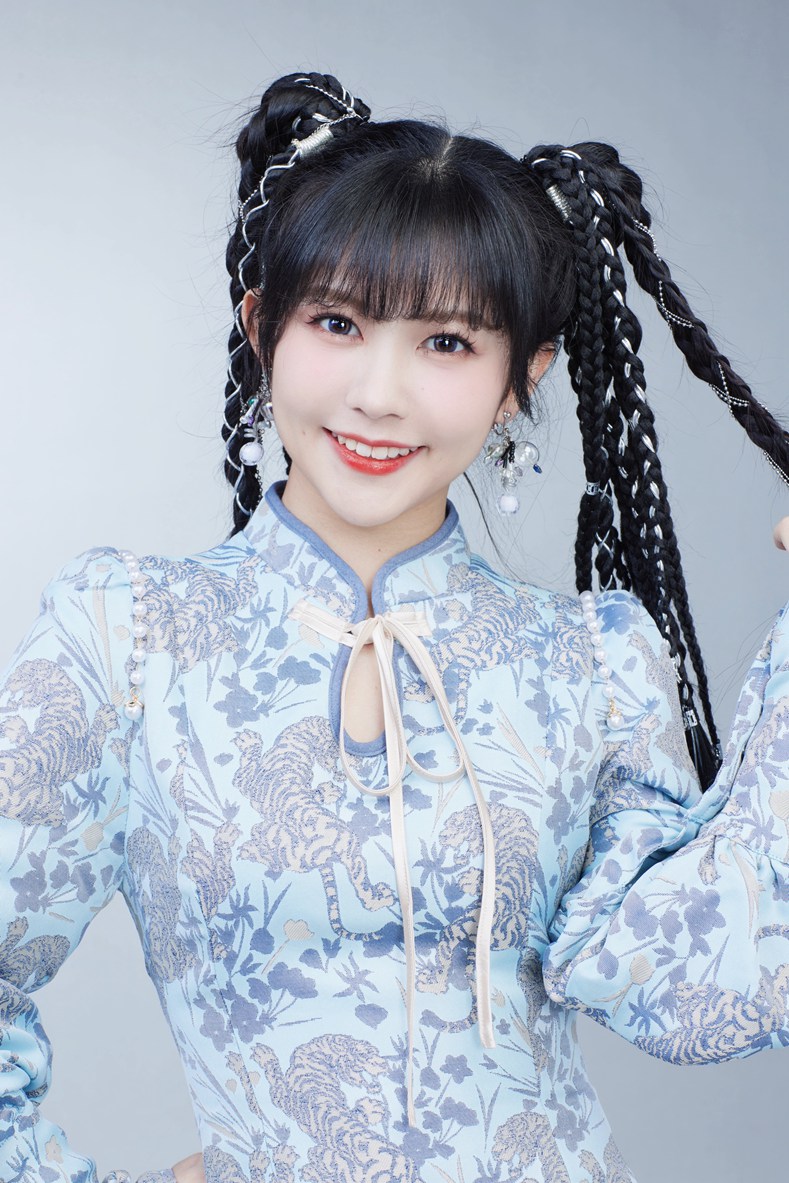 双马尾麻花辫可爱 双马尾麻花辫可爱