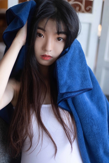 性感美少女吊带连体衣美腿翘臀极品销魂