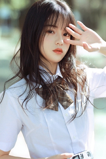 阳光下的美女校花学生制服清纯动人