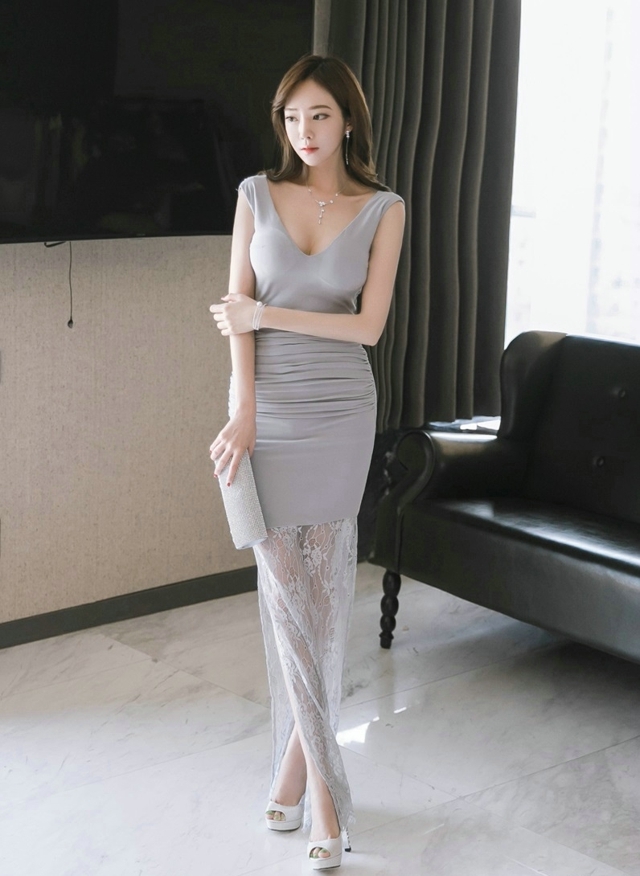 性感美女少妇酥胸美腿若隐若现撩人 性感美女少妇酥胸美腿若隐若现撩人