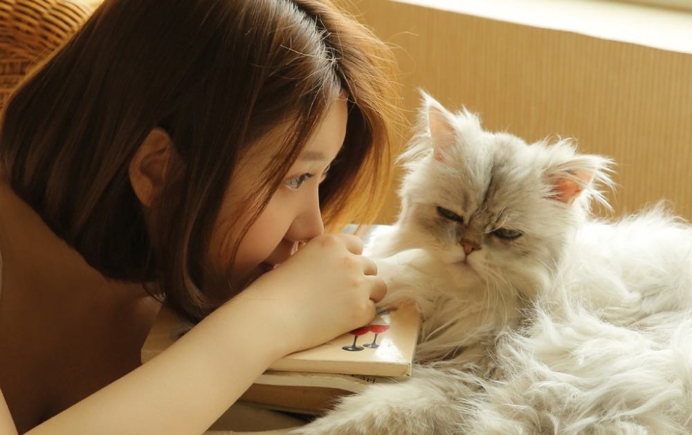 短发美少女白色连衣裙苗条身材白嫩肌肤 短发美少女白色连衣裙苗条身材白嫩肌肤