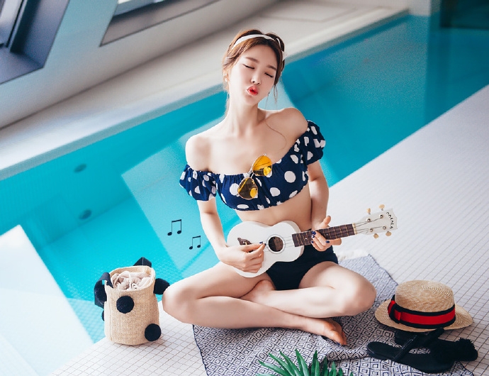 比基尼泳衣美女性感小蛮腰火辣大长腿 比基尼泳衣美女性感小蛮腰火辣大长腿