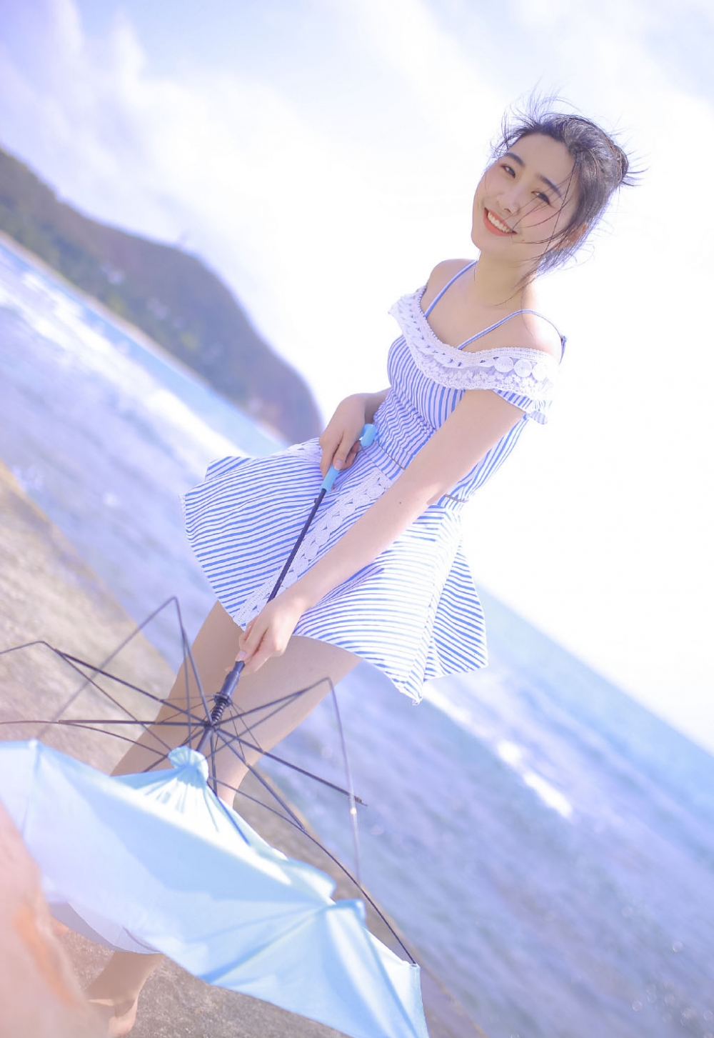 海边美女吊带短裙高挑身材白皙美腿 海边美女吊带短裙高挑身材白皙美腿