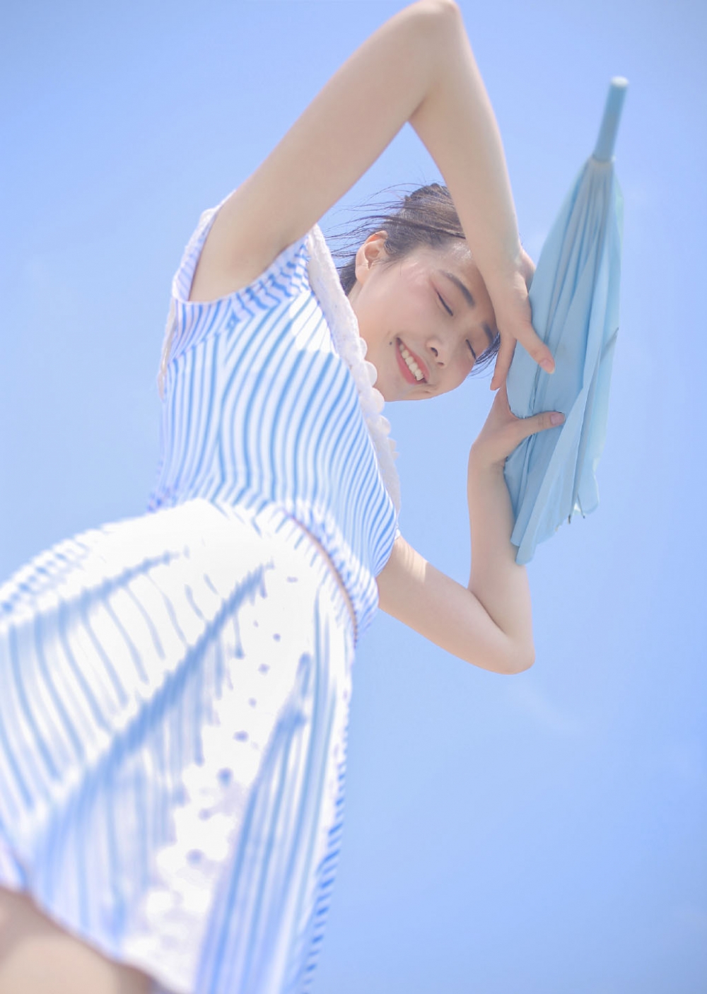 海边美女吊带短裙高挑身材白皙美腿 海边美女吊带短裙高挑身材白皙美腿