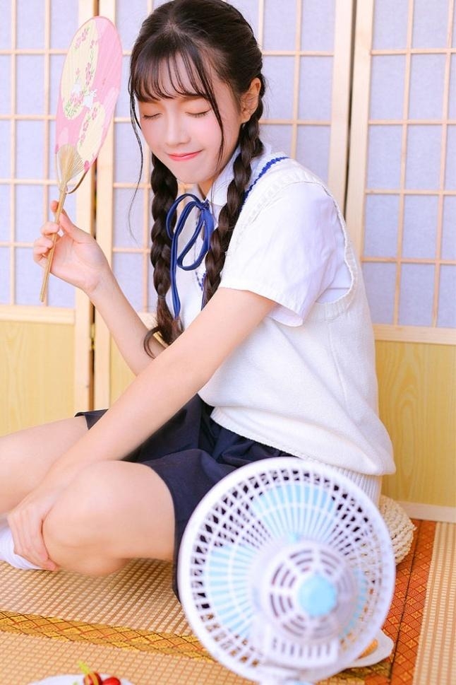 麻花辫美女学生妹日系jk制服清纯动人 麻花辫美女学生妹日系jk制服清纯动人
