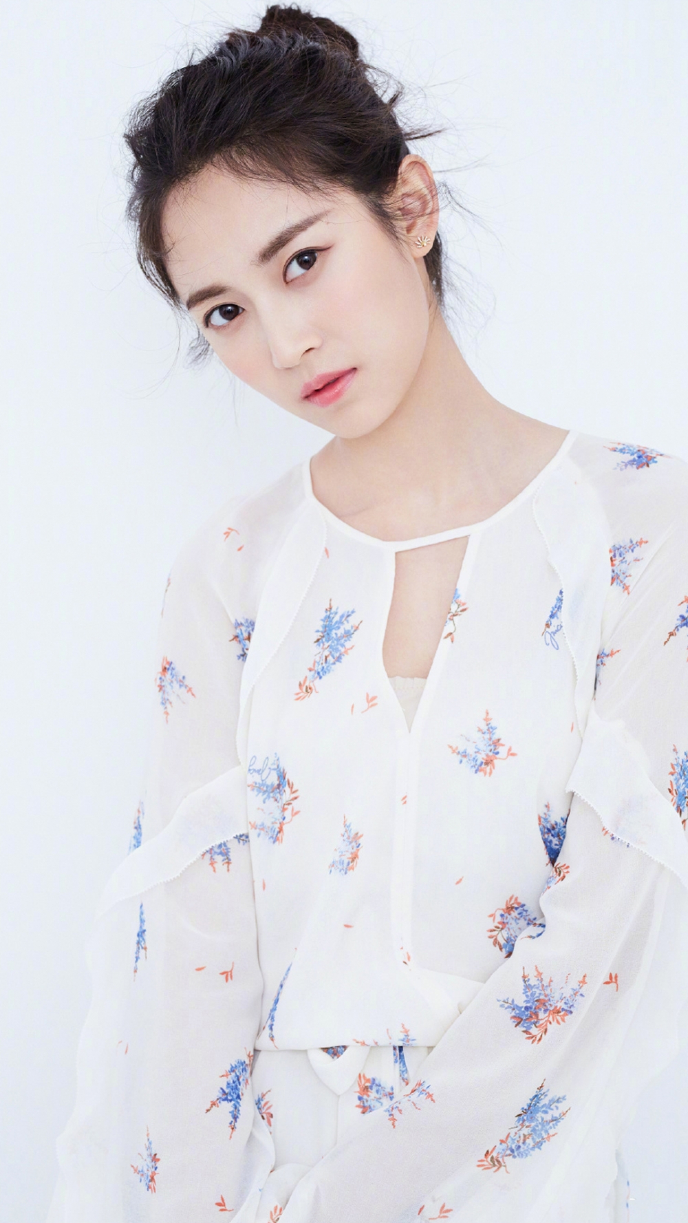 印花连衣裙清爽丸子头清新甜美 印花连衣裙清爽丸子头清新甜美