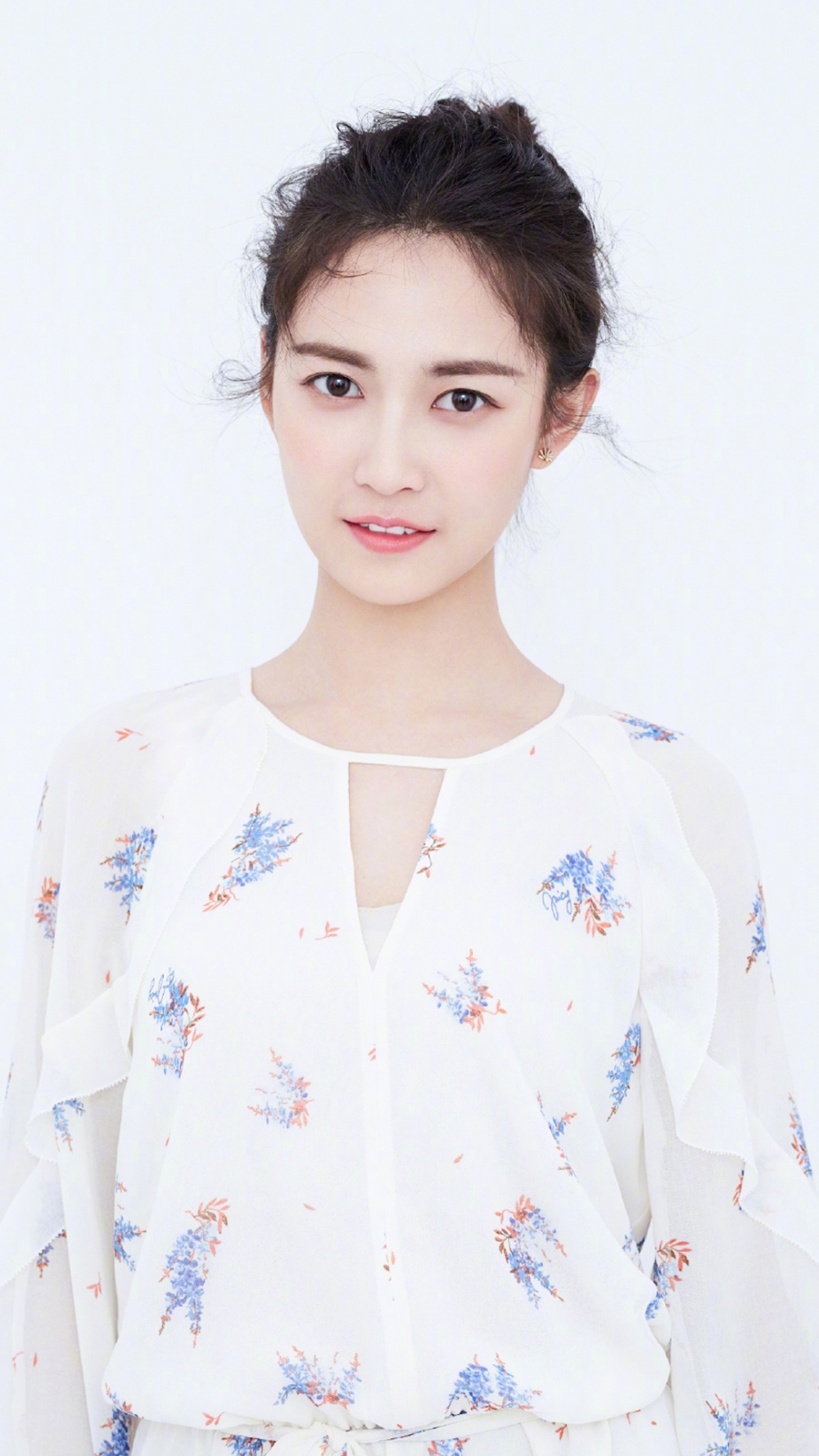 印花连衣裙清爽丸子头清新甜美 印花连衣裙清爽丸子头清新甜美