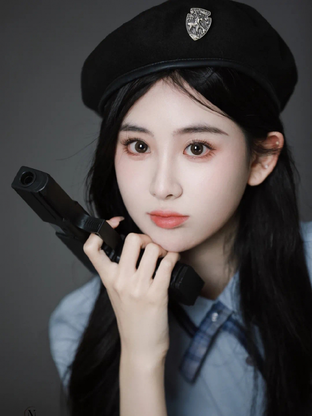 长发美女学生制服小蛮腰大长腿 长发美女学生制服小蛮腰大长腿