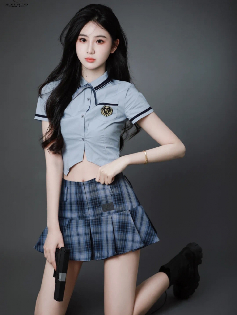 长发美女学生制服小蛮腰大长腿 长发美女学生制服小蛮腰大长腿