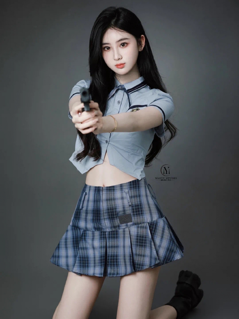 长发美女学生制服小蛮腰大长腿 长发美女学生制服小蛮腰大长腿