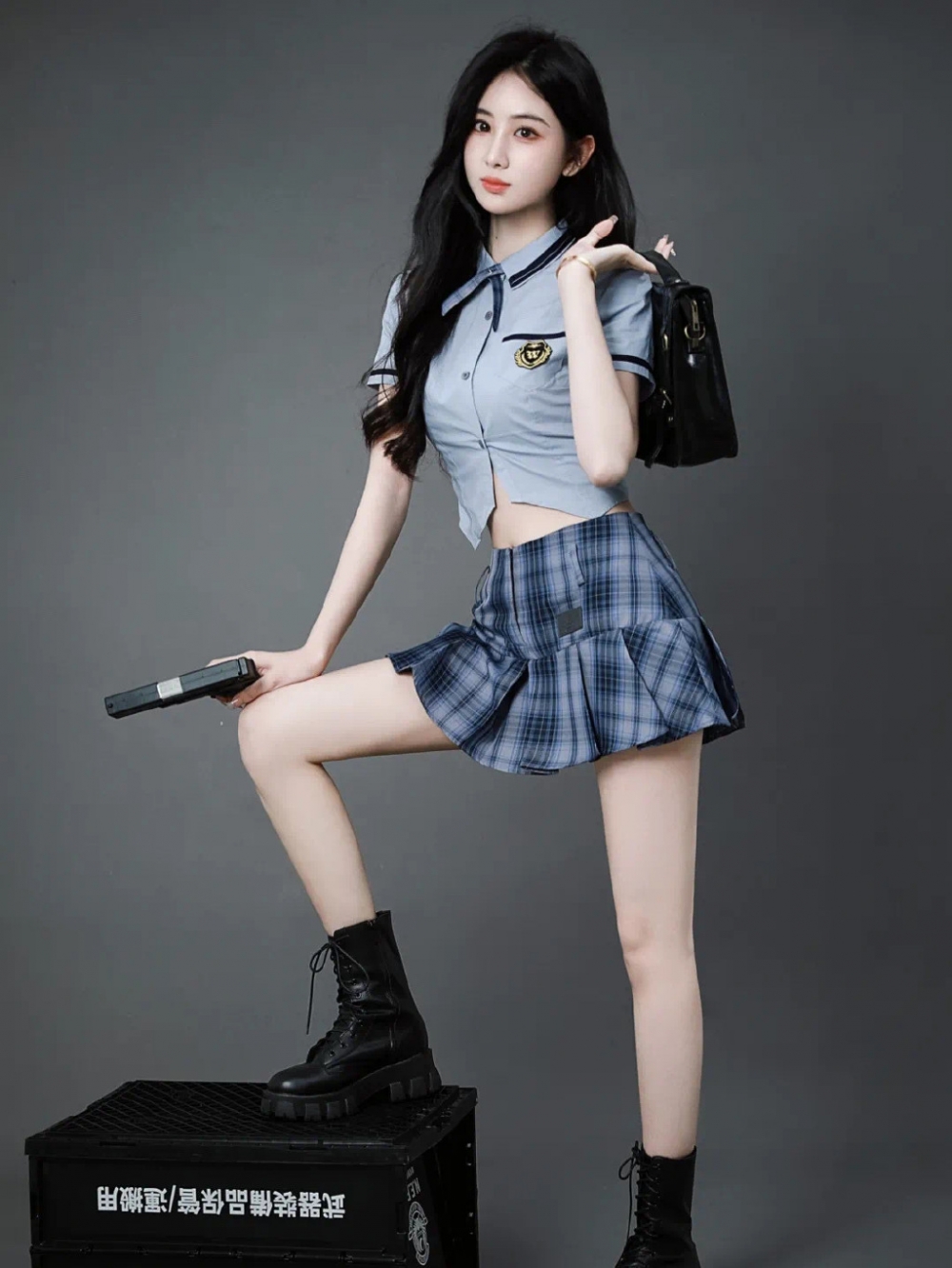 长发美女学生制服小蛮腰大长腿 长发美女学生制服小蛮腰大长腿