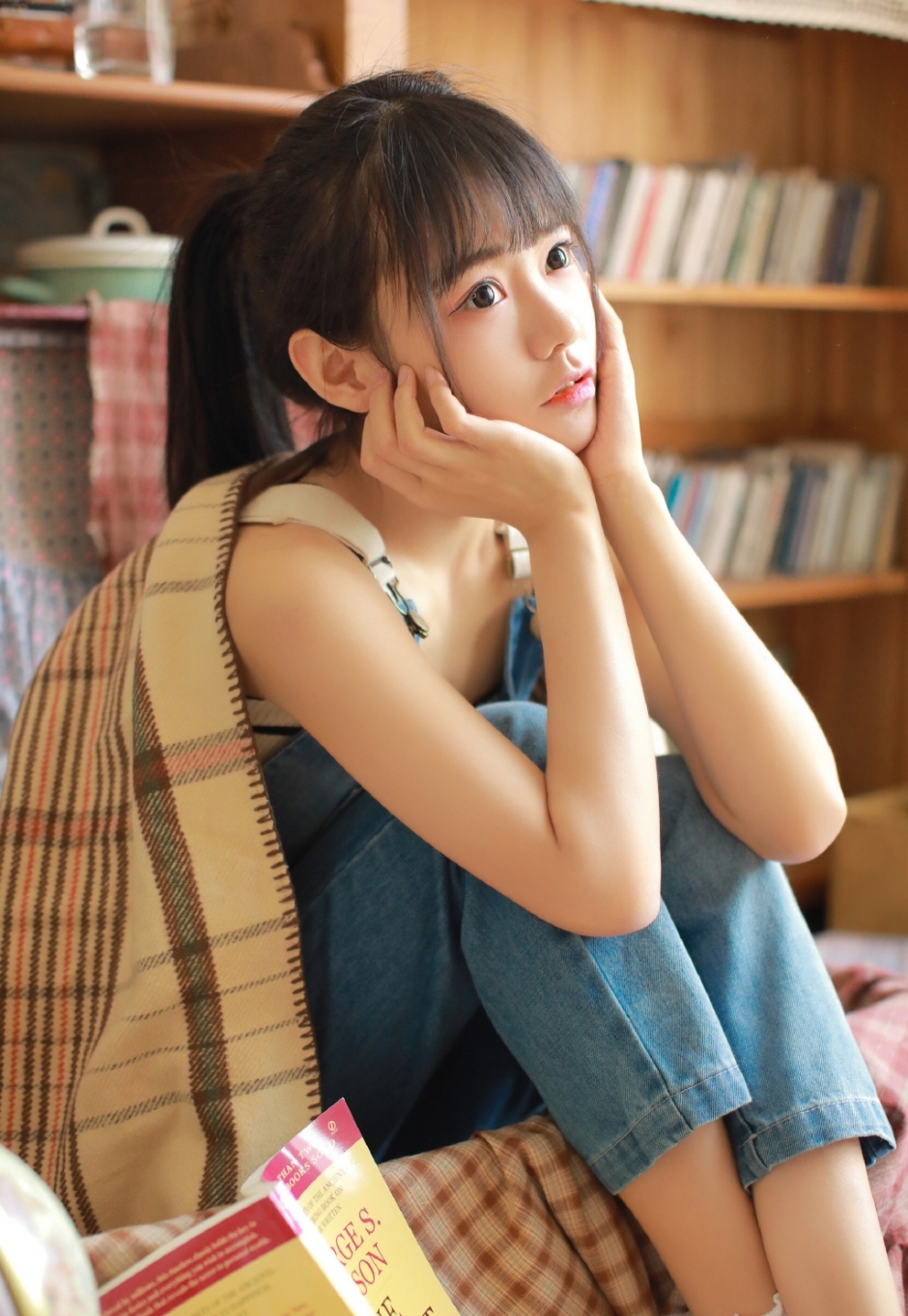 大眼睛萌妹子齐刘海高马尾俏皮可爱 大眼睛萌妹子齐刘海高马尾俏皮可爱