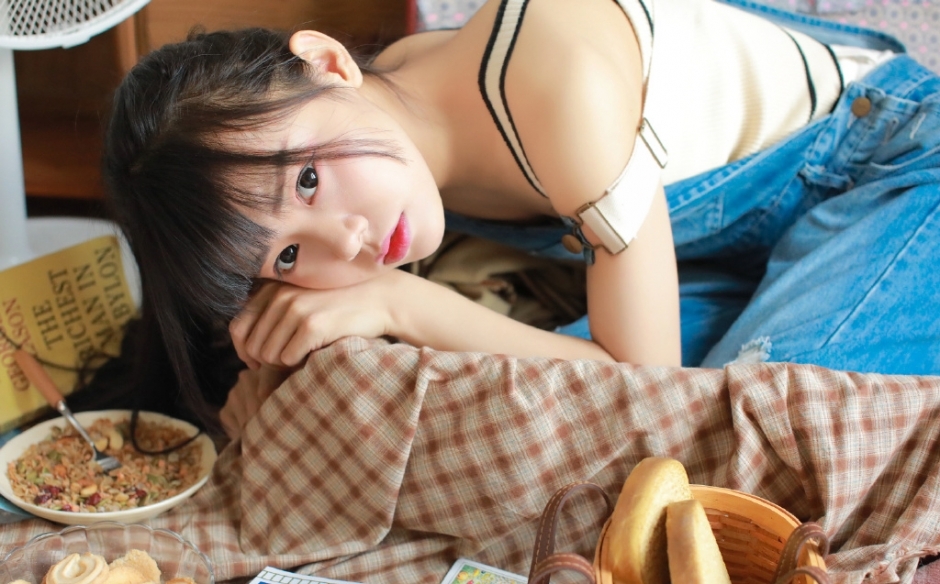 大眼睛萌妹子齐刘海高马尾俏皮可爱 大眼睛萌妹子齐刘海高马尾俏皮可爱