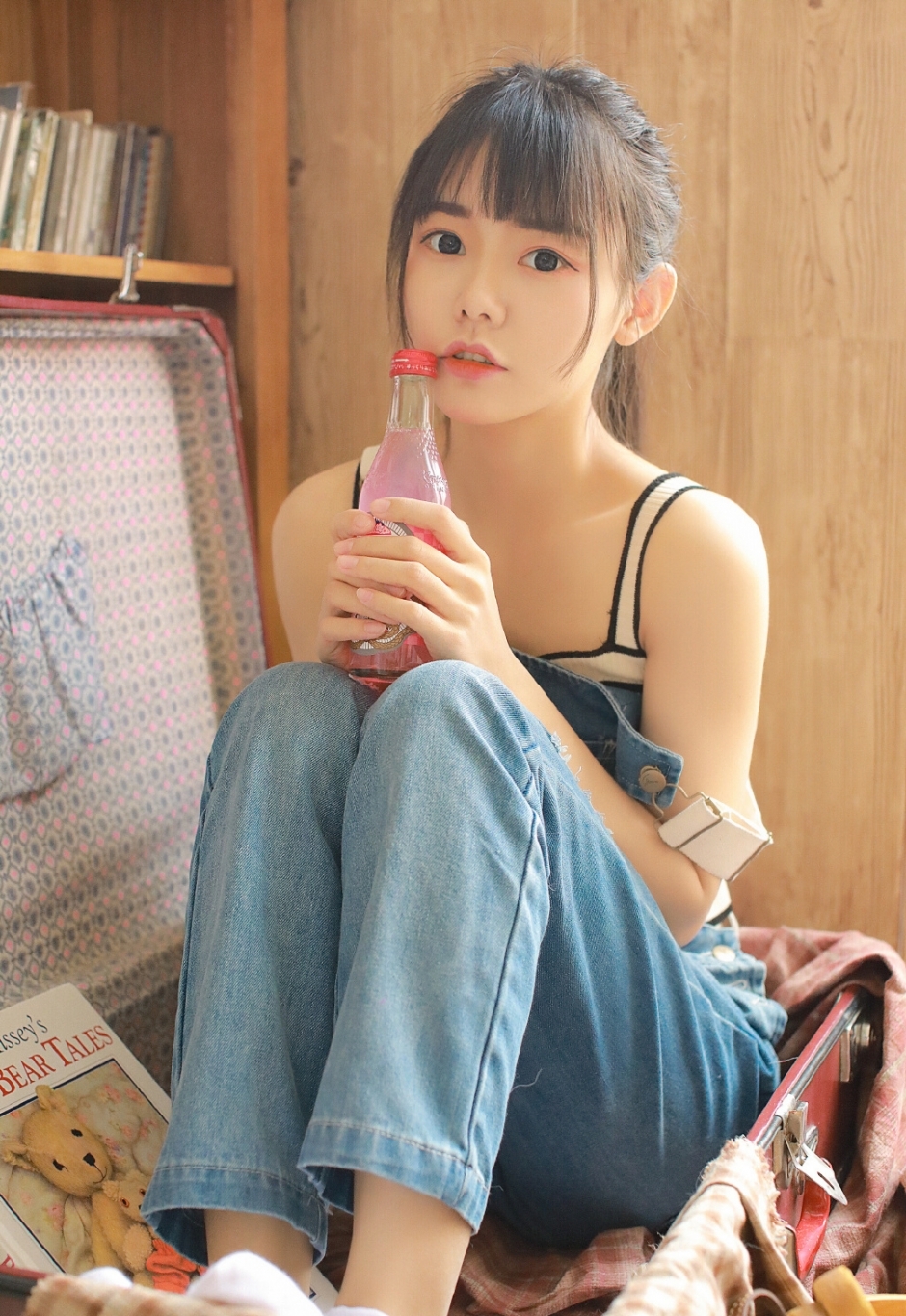 大眼睛萌妹子齐刘海高马尾俏皮可爱 大眼睛萌妹子齐刘海高马尾俏皮可爱