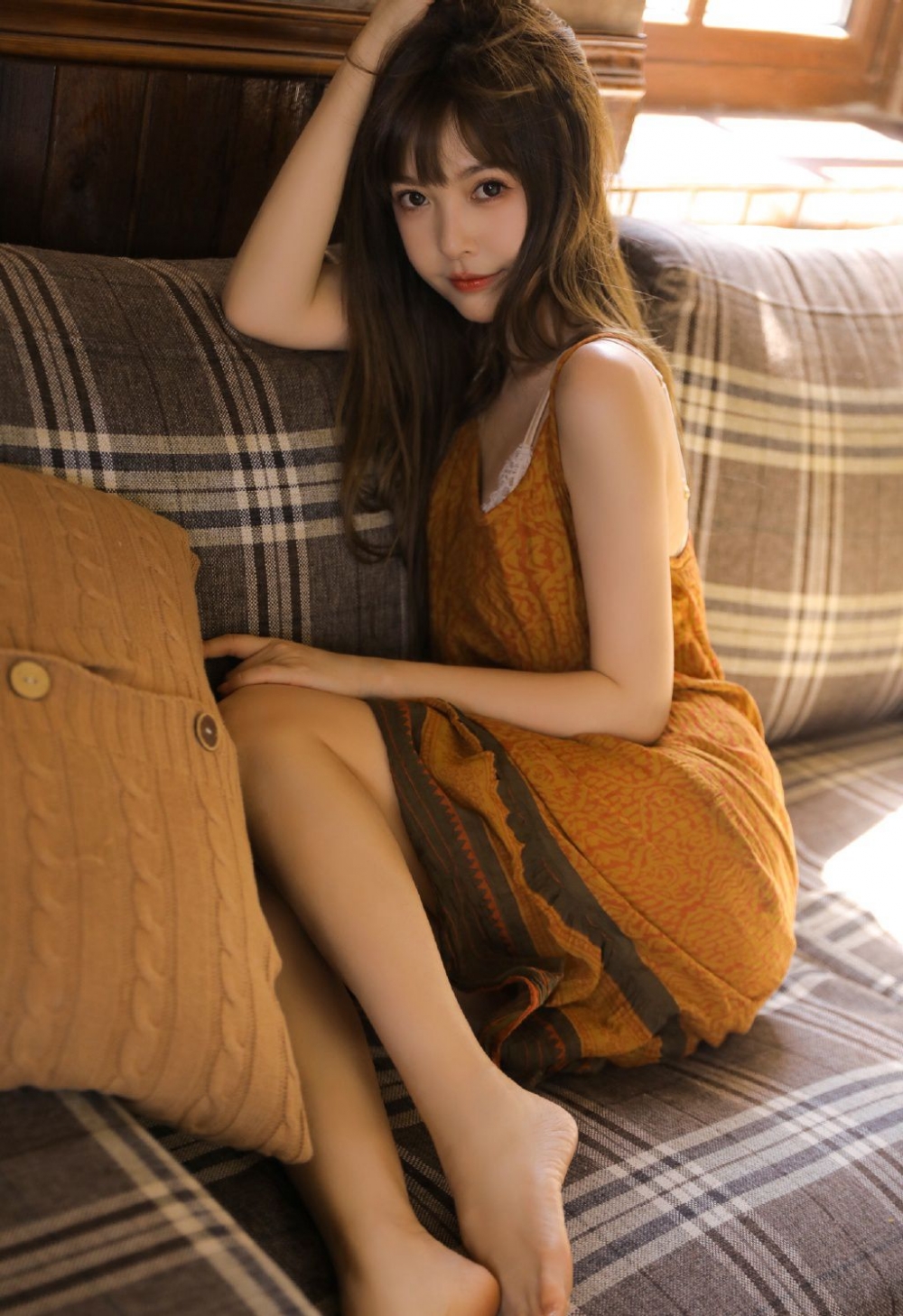 长腿美眉吊带睡裙白嫩肌肤苗条身材 长腿美眉吊带睡裙白嫩肌肤苗条身材