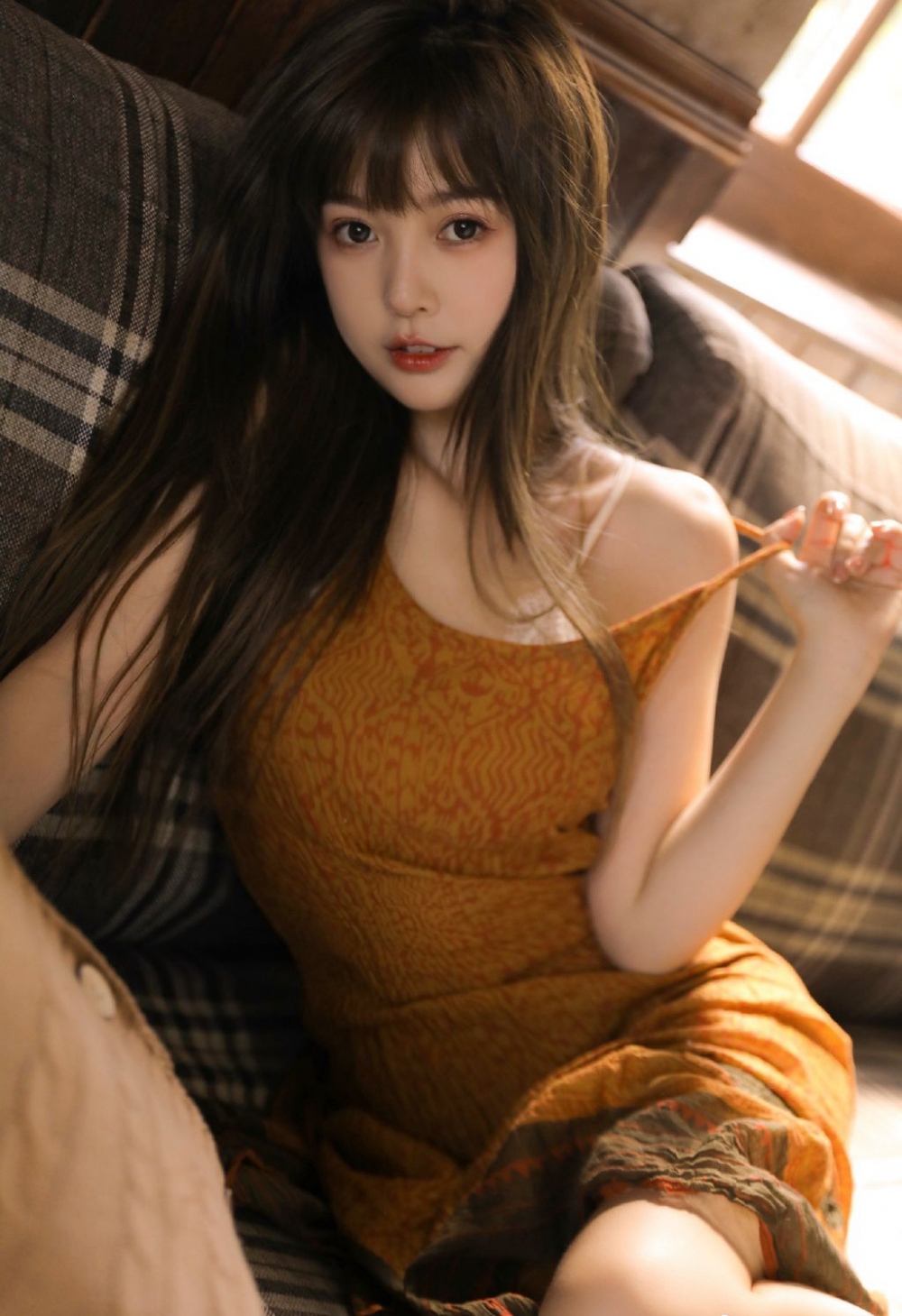 长腿美眉吊带睡裙白嫩肌肤苗条身材 长腿美眉吊带睡裙白嫩肌肤苗条身材