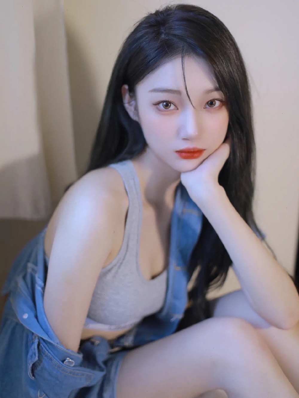 长发美女牛仔短裤修长美腿清新养眼 长发美女牛仔短裤修长美腿清新养眼