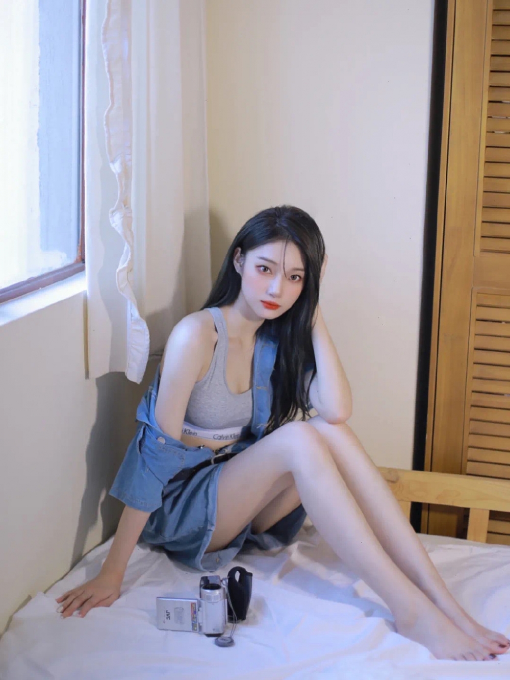 长发美女牛仔短裤修长美腿清新养眼 长发美女牛仔短裤修长美腿清新养眼