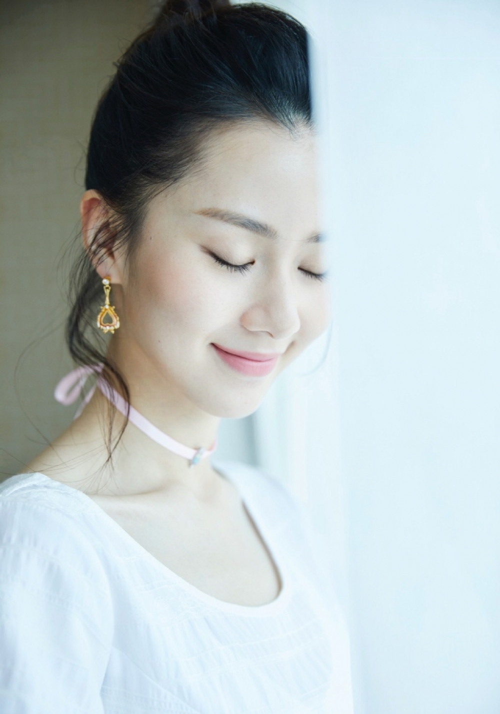 白色连衣裙优雅迷人 白色连衣裙优雅迷人
