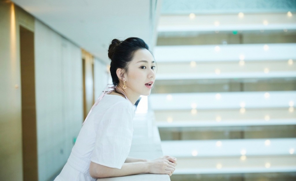 白色连衣裙优雅迷人 白色连衣裙优雅迷人