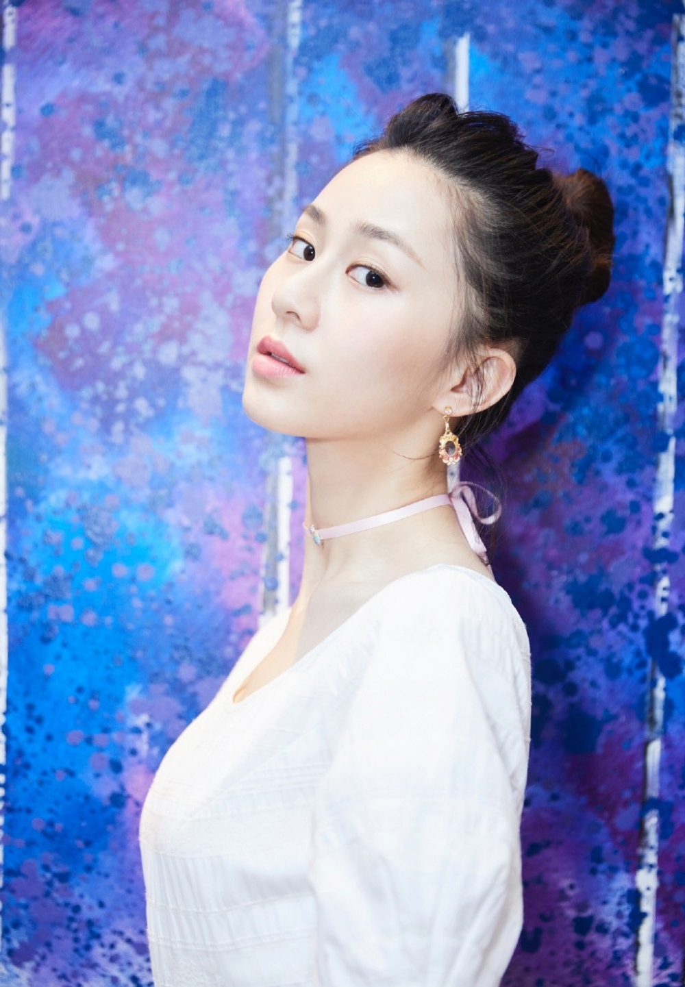 白色连衣裙优雅迷人 白色连衣裙优雅迷人